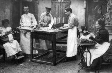 French handicrafts : Luxury Glove Making in Grenoble, France