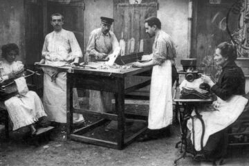 French handicrafts : Luxury Glove Making in Grenoble, France